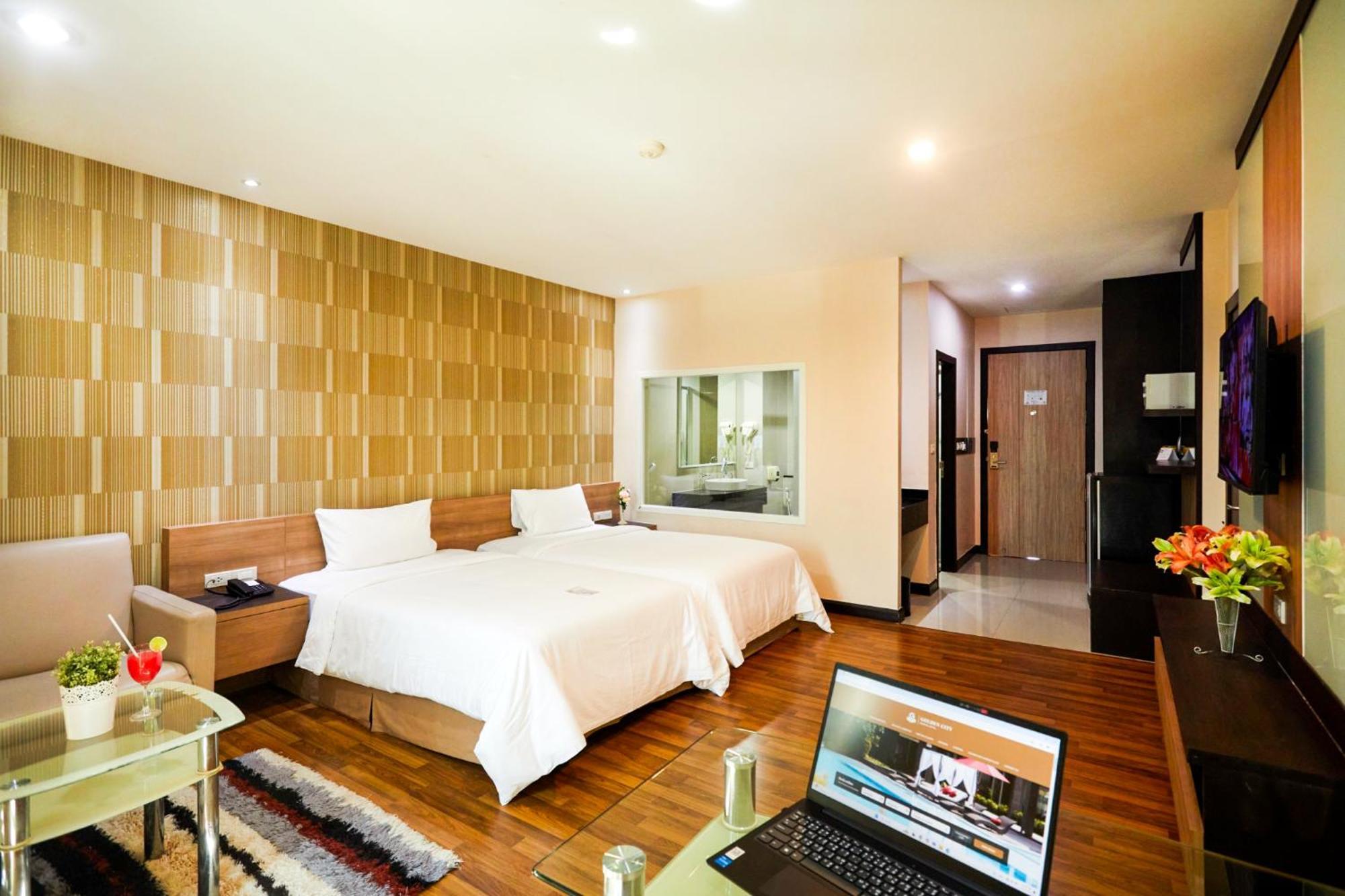 Golden City Rayong Hotel Exteriör bild