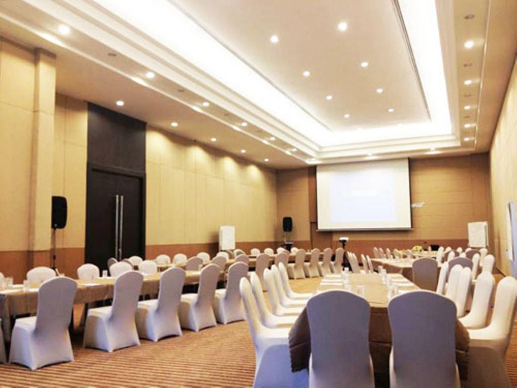 Golden City Rayong Hotel Exteriör bild